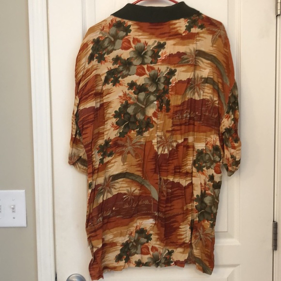 😎Mens pretty colors, orange & army green Hawaiian shirt😎1 cracked button🌺 - Picture 3 of 4